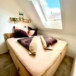Cottbus-apartments - Beige I Privat I Wifi I Kueche