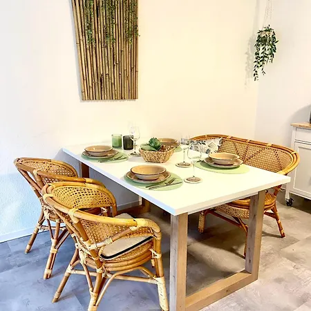 Cottbus-apartments - Beige I Privat I Wifi I Kueche